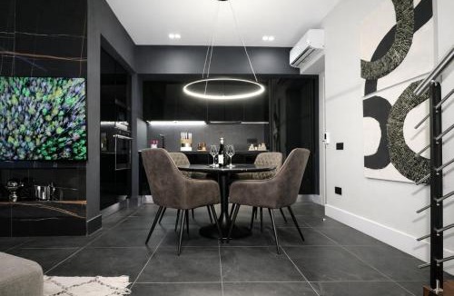 Olbia City Centre Apartment | Cavour Suites 31 1BR in Heritage Building with Parking, Old Town Olbia