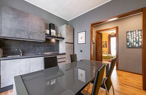 Cagliari Apartment | Central Leonardo da Vinci Holiday Apartment with Air Conditioning and Balcony
