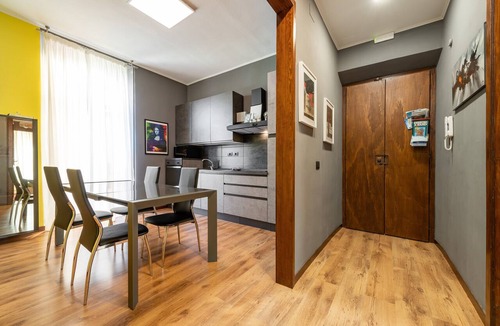 Cagliari Apartment | Central Leonardo da Vinci Holiday Apartment with Air Conditioning and Balcony