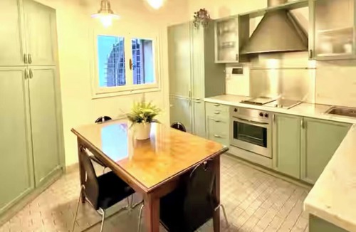 Sant' Ambrogio Apartment | Charming 2-bedroom apartment in lovely Firenze with AC, WiFi
