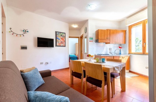 Lu Bagnu Apartment | Charming Seaside Apartment with Balcony