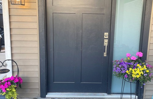Aldergrove House | Comfortable Home in quiet family Neighbourhood with Hottub