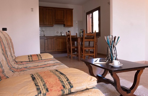 Sos Alinos Apartment | Comfy flat with terrace and pool