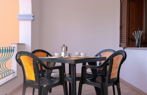 Sos Alinos Apartment | Comfy flat with terrace and pool
