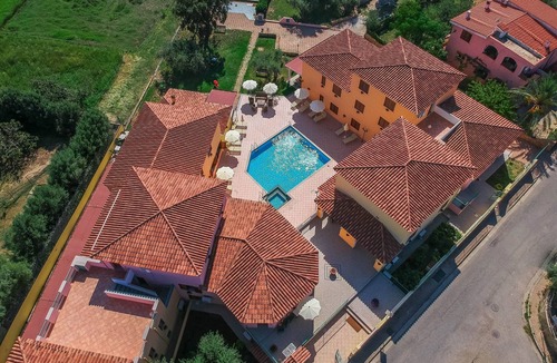 Sos Alinos Apartment | Comfy flat with terrace and pool