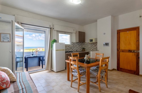 La Muddizza Apartment | 'Con Balcone' Apartment with Sea View, Wi-Fi and Air Conditioning
