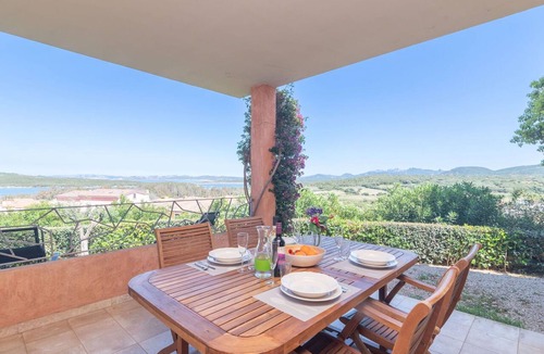 Porto Pozzo Apartment | Cosy apartment for 4 guests with A/C, WIFI, pool, TV, terrace and pets allowed