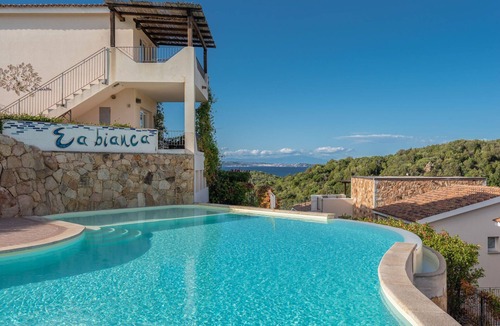 Baja Sardinia Apartment | Cosy apartment for 6 guests with A/C, pool, internet, TV and pets allowed, close to Porto Cervo