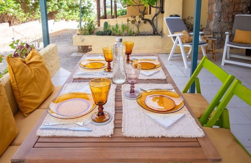Villaggio Piras Apartment | Cosy apartment for 4 guests with A/C, TV, patio and pets allowed