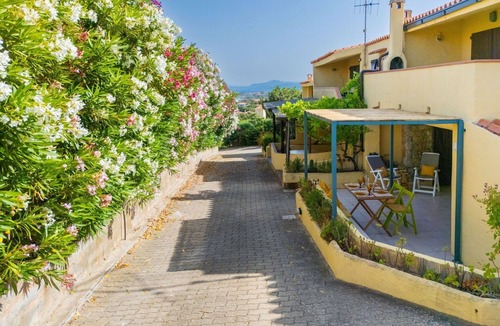Villaggio Piras Apartment | Cosy apartment for 4 guests with A/C, TV, patio and pets allowed