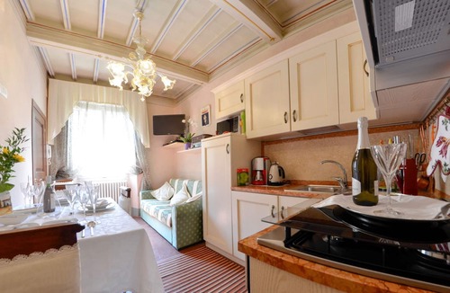 Cortona Old Town Apartment | Cosy apartment for 2 guests with A/C, WIFI, TV and panoramic view