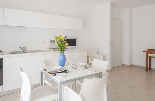 Marina di Vasto Apartment | Cosy apartment for 4 guests with WIFI, A/C, pool, TV, patio and pets allowed