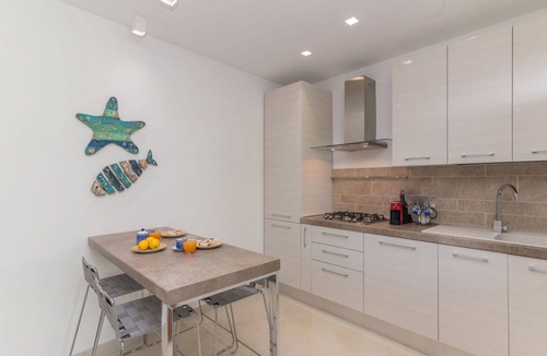 Porto Istana Apartment | Cosy apartment for 4 people with A/C, WIFI, pool, TV and terrace