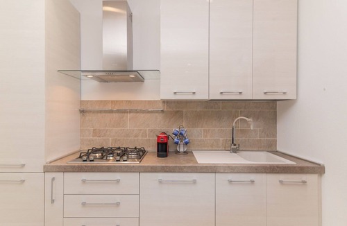 Porto Istana Apartment | Cosy apartment for 4 people with A/C, WIFI, pool, TV and terrace