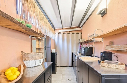Porto Istana Apartment | Cosy apartment for 4 people with A/C, WIFI and patio