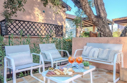 Porto Istana Apartment | Cosy apartment for 4 people with A/C, WIFI and patio