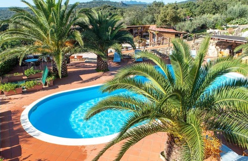 Telti Apartment | Cosy apartment for 6 people with A/C, WIFI, pool, TV, patio and pets allowed