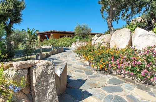 Telti Apartment | Cosy apartment for 6 people with A/C, WIFI, pool, TV, patio and pets allowed