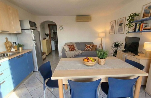 Castelsardo Apartment | Cosy apartment for 4 guests with A/C, pool, TV, terrace and pets allowed
