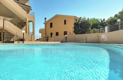 Castelsardo Apartment | Cosy apartment for 4 guests with A/C, pool, TV, terrace and pets allowed