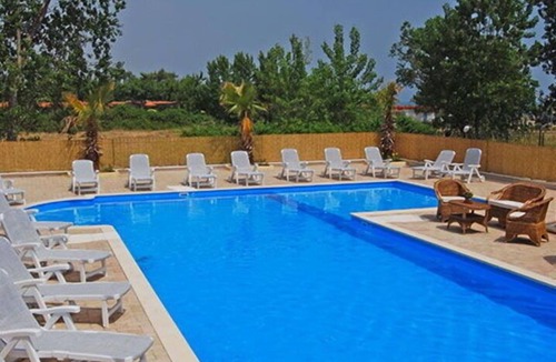 Tortoreto Lido Apartment | Cosy apartment for 4 guests with A/C, WIFI, pool, TV, terrace and pets allowed