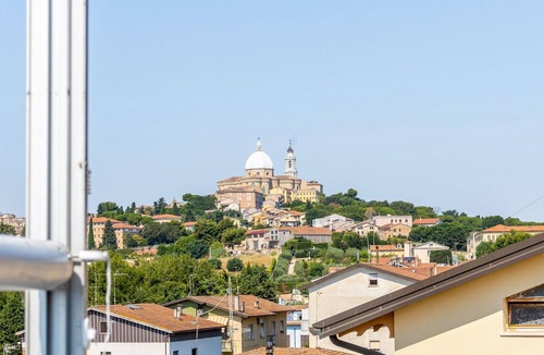 Loreto Apartment | Cosy apartment with A/C, WIFI, TV, terrace, pets allowed, panoramic view, close to Porto Recanati