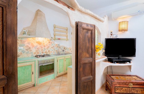 Cannigione House | Cosy House in Cannigione with Terrace, Mountain Views