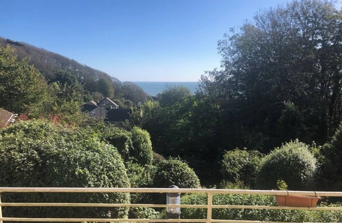 Niton Ski Chalet | Cosy Warren - with Ocean View and Secluded Garden - plus Savings on Ferry Travel