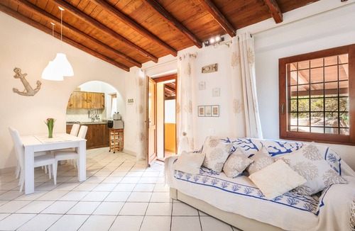 Baja Sardinia House | Cottage near the beach with garden and terrace