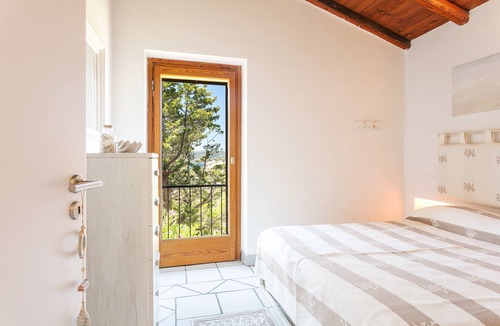 Baja Sardinia House | Cottage near the beach with garden and terrace