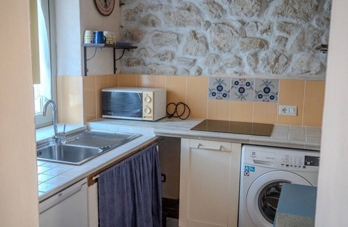 Spigno Saturnia Apartment | Country House in the Countryside with a Pool and a View 2