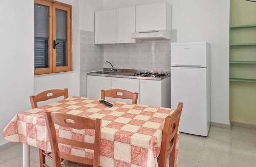 Defensola House | Cozy home in Vieste with outdoor swimming pool