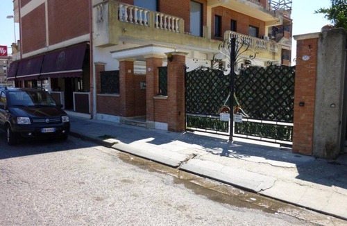 Assemini Apartment | Daluef Apartment 14 in Assemini – 4 Bedrooms, Private Baths, Up to 16 Guests