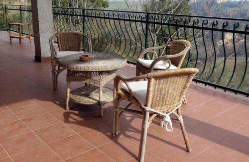San Vito Chietino Villa | detached house, surrounded by green oaks and olive trees.