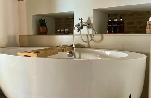 Serracapriola House | Dimora Palazzo De Luca - Intra Alborgodiffuso - Loft di Charme del 700 con Vasca doppia e Camino