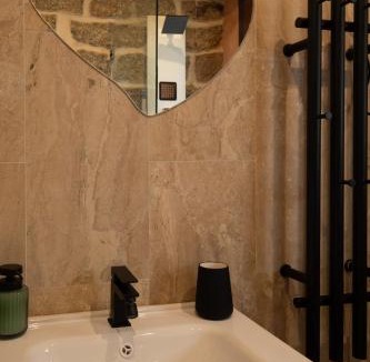Luras House | Domos de Luras, surrounded by granite