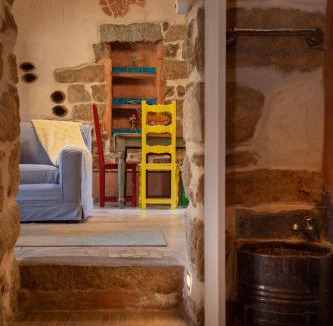 Luras House | Domos de Luras, surrounded by granite