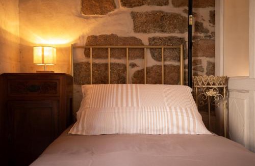 Luras House | Domos de Luras, surrounded by granite