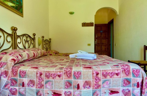 Casamicciola Terme Hostel | Economy Triple Room with pool view