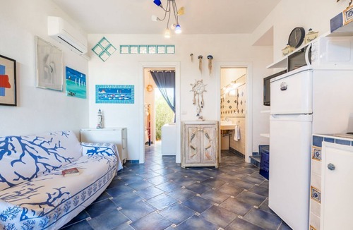 La Pelosa Apartment | Elegant and well furnished three-room apartment of about 49 square meters on the ground floor located a short distance from the sea.It consists of a living room with sofa and equipped kitchen, a bedroom with double bed, a bedroom with bunk beds and bathr