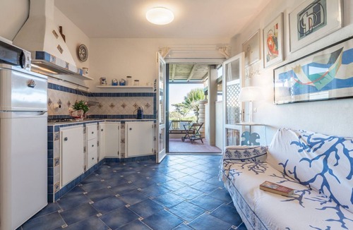 La Pelosa Apartment | Elegant and well furnished three-room apartment of about 49 square meters on the ground floor located a short distance from the sea.It consists of a living room with sofa and equipped kitchen, a bedroom with double bed, a bedroom with bunk beds and bathr