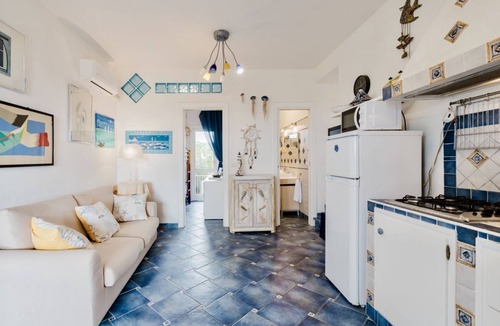 La Pelosa Apartment | Elegant and well furnished three-room apartment of about 49 square meters on the ground floor located a short distance from the sea.It consists of a living room with sofa and equipped kitchen, a bedroom with double bed, a bedroom with bunk beds and bathr