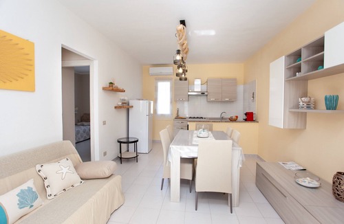 Tanaunella Apartment | Family-Friendly Holiday Apartment 'Brezza Marina' with Garden, A/C & Private Terrace