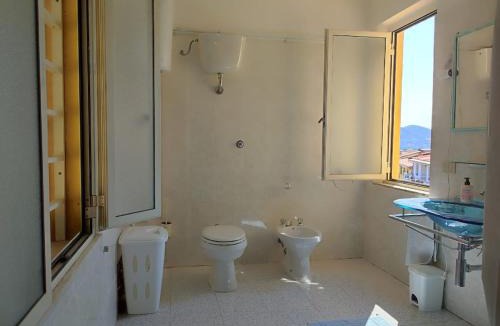 Galtelli House | Family&Friends 5 - Valley View Room - Sleeps 4 - Panoramic Views Large room - minutes from the sea & beach - No aircon & Shared Bathroom