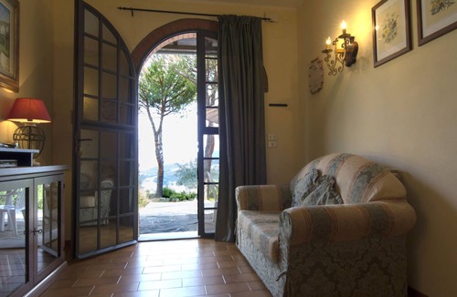 Tavarnelle Val di Pesa Apartment | Flat in San Donato, Chianti, Tennis court,pool,barbecue,village walk distance,R2