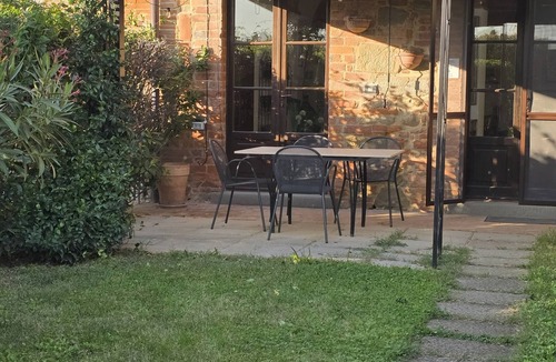Cortona Apartment | Fratta Anguria Garden spacious 1 bedroom apt, close to Cortona, shared pool
