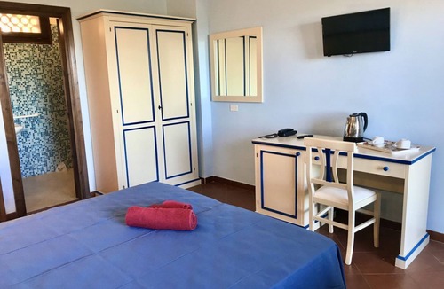 La Pelosa Bed & Breakfast | Functional 28 sq m room.Comprising a double bed, two single beds, and a private bathroom with shower, bidet, and hairdryer. The room also features an outdoor space with a sea view, a patio or terrace, and a table and chairs. Breakfast is included in the