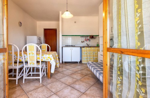 Pivarada Apartment | “Giallo Celeste” Apartment with Sea View, Balcony, and Wi-Fi