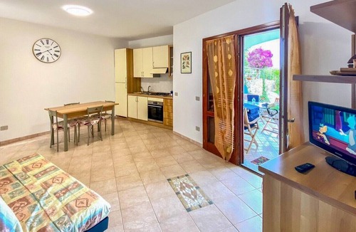 Budoni Apartment | Green Garden House - Relaxation and a Private Garden in Malamurì