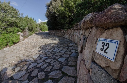 Arzachena Villa | GuestHost - A welcoming and charming 71 square meters villa, perfect for four people, with a private entrance (two steps to access).The property is located in an extremely quiet location and is surrounded by the lush Sardinian nature: from the veranda yo